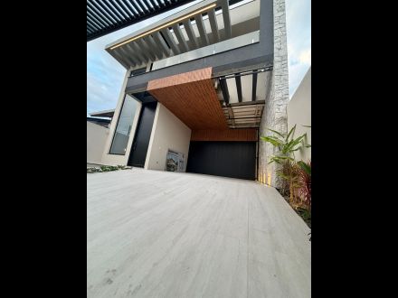 REF 261 - Sobrado Alto Padrão 